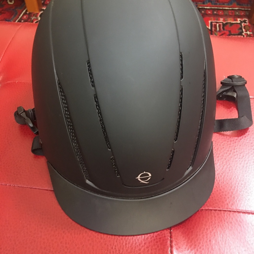 Troxel equestrian helmet girls small. Worn 4 times never hit the crashed/fallen.